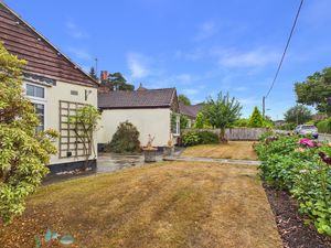 FRONT GARDEN- click for photo gallery